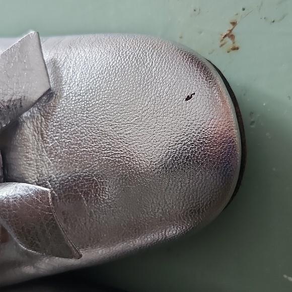 Vintage B. Forman Co. Metallic Silver Women's Pumps with Bow Detail Size 7.5 - Picture 7 of 16